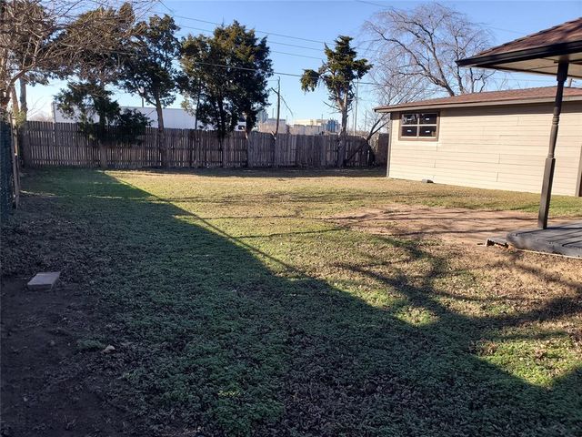 1205 S Howard Avenue, Moore, OK 73160