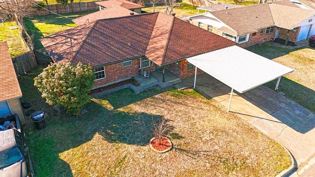 1205 S Howard Avenue, Moore, OK 73160