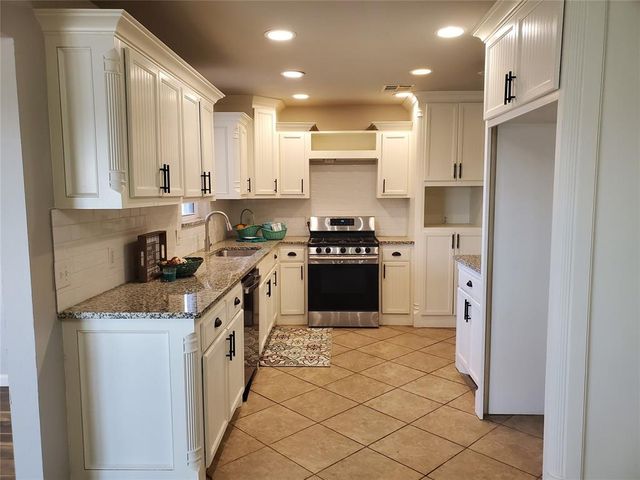 1205 S Howard Avenue, Moore, OK 73160