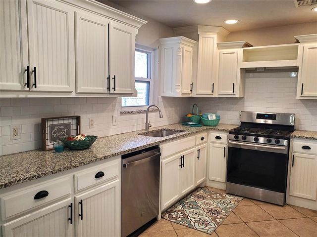 1205 S Howard Avenue, Moore, OK 73160