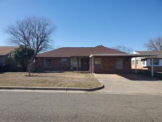 1205 S Howard Avenue, Moore, OK 73160