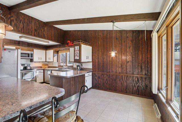 8126 203rd AVENUE, Bristol, WI 53104