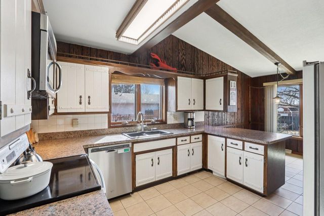 8126 203rd AVENUE, Bristol, WI 53104