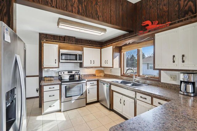 8126 203rd AVENUE, Bristol, WI 53104