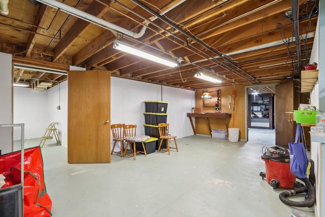 8126 203rd AVENUE, Bristol, WI 53104