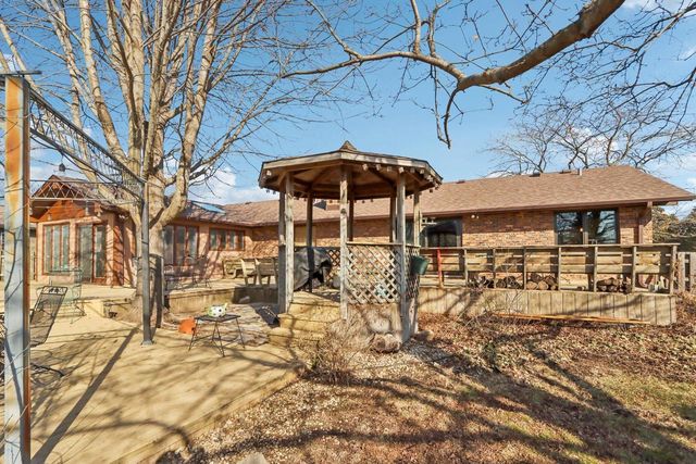 8126 203rd AVENUE, Bristol, WI 53104