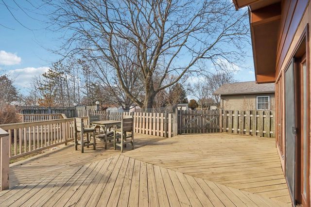 8126 203rd AVENUE, Bristol, WI 53104