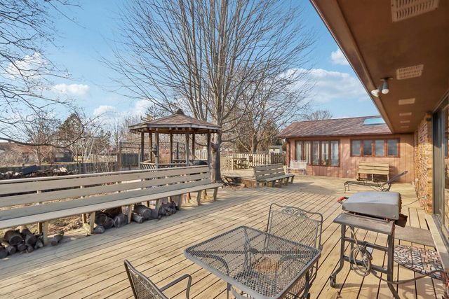 8126 203rd AVENUE, Bristol, WI 53104