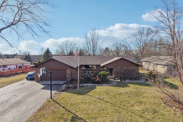 8126 203rd AVENUE, Bristol, WI 53104