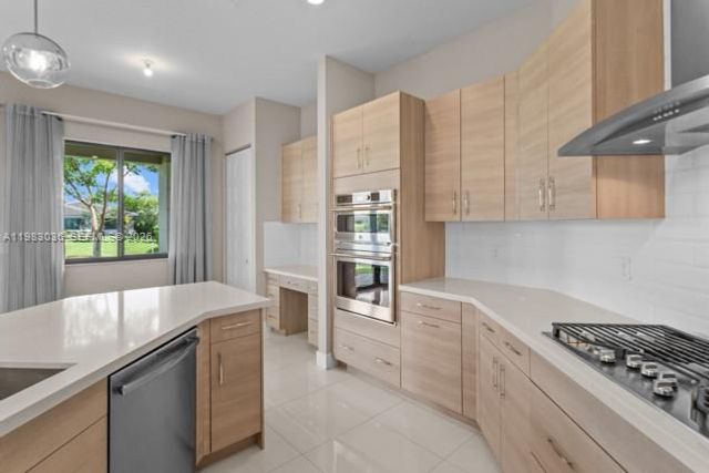 10705 Pacifica Way, Parkland, FL 33076
