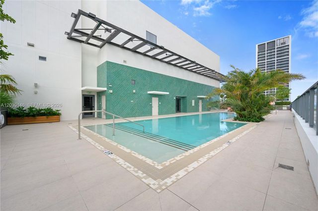 11 NE 6th St 1111, Miami, FL 33132