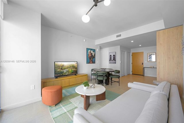11 NE 6th St 1111, Miami, FL 33132