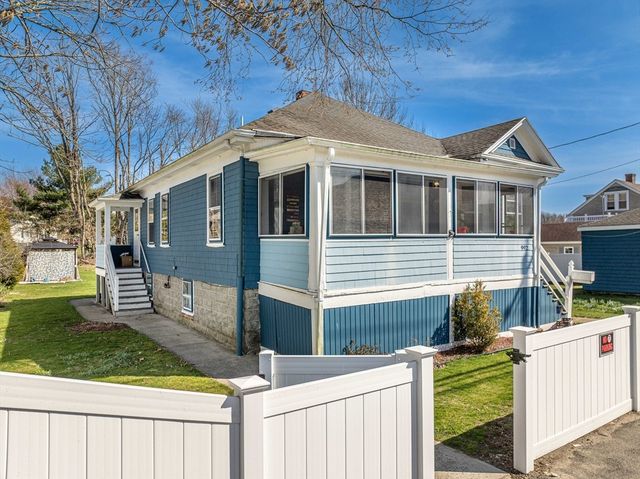 992 Lees River Ave, Somerset, MA 02726