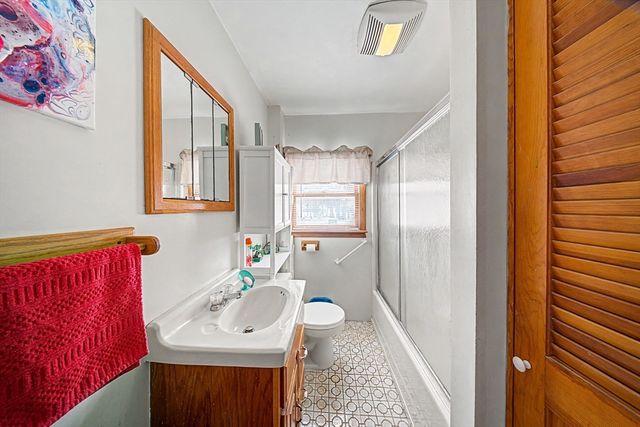 992 Lees River Ave, Somerset, MA 02726
