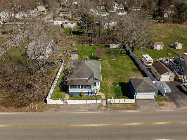 992 Lees River Ave, Somerset, MA 02726