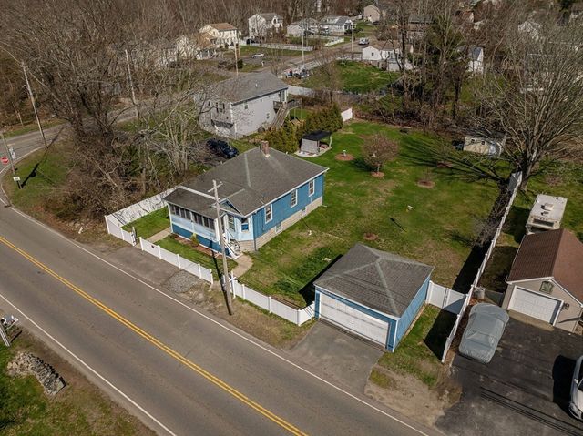 992 Lees River Ave, Somerset, MA 02726