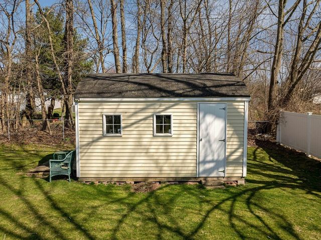 992 Lees River Ave, Somerset, MA 02726
