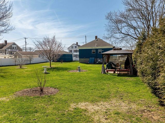 992 Lees River Ave, Somerset, MA 02726