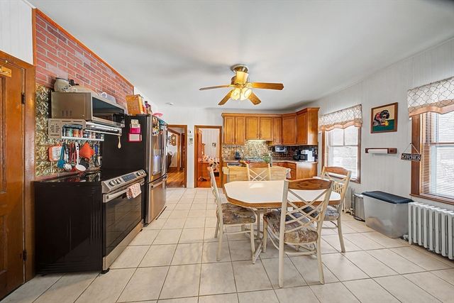992 Lees River Ave, Somerset, MA 02726