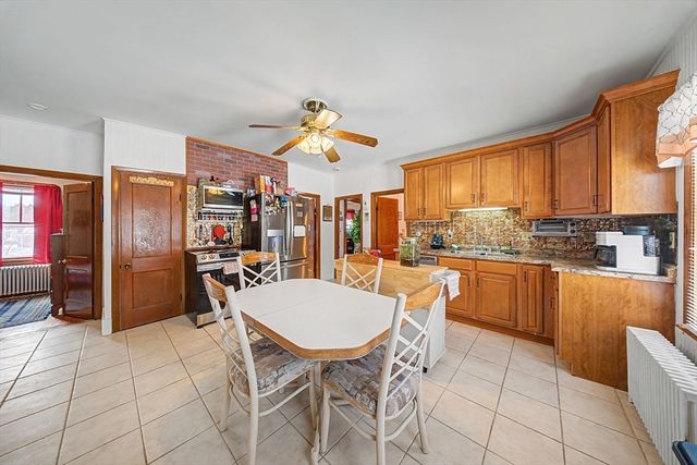 992 Lees River Ave, Somerset, MA 02726