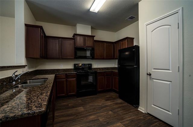 212 Autumn Berry Lane, Brookshire, TX 77423