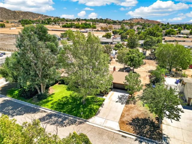 8636 Terrie Ter, Jurupa Valley, CA 92509