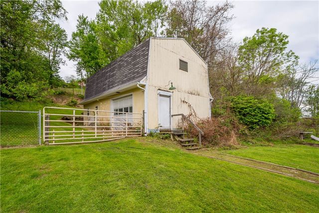 2312 Lake Avenue, Hampton, PA 15101