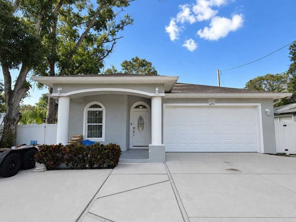 Image 2 of property listing at 4293 W HUMPHREY STREET, Tampa, FL 33614