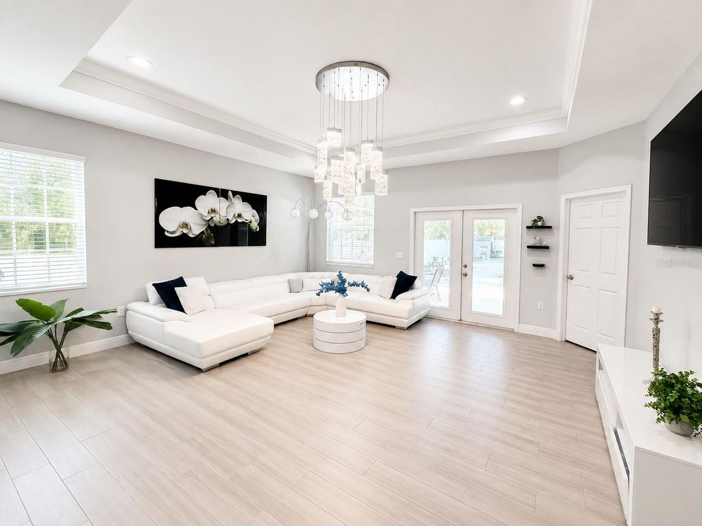 Image 12 of property listing at 4293 W HUMPHREY STREET, Tampa, FL 33614