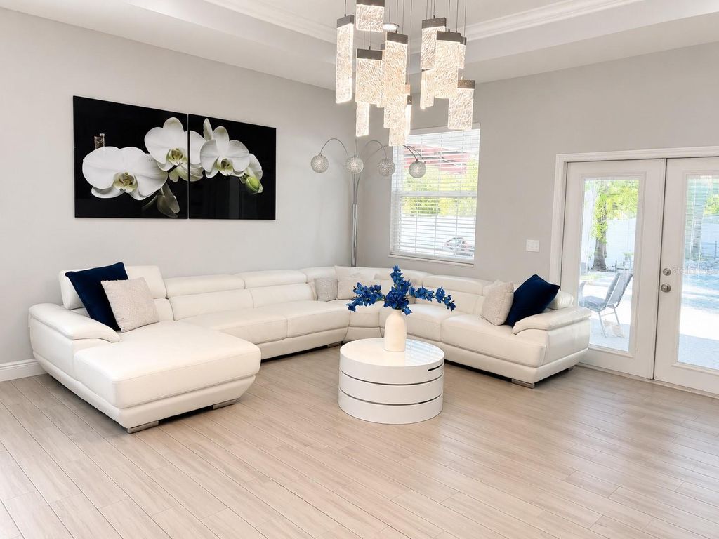 Image 13 of property listing at 4293 W HUMPHREY STREET, Tampa, FL 33614