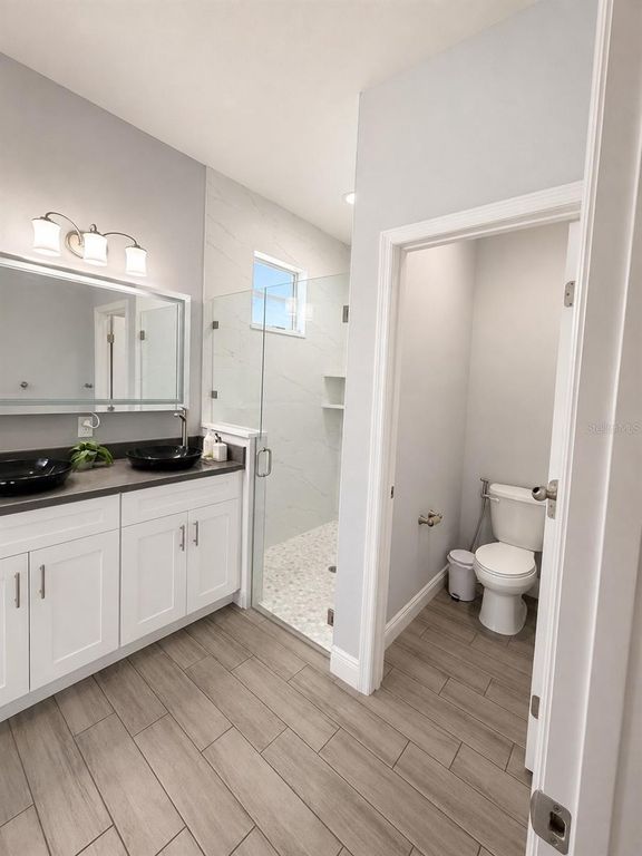 Image 16 of property listing at 4293 W HUMPHREY STREET, Tampa, FL 33614