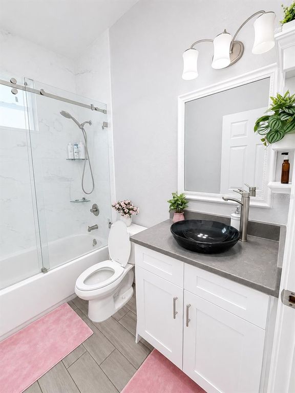 Image 20 of property listing at 4293 W HUMPHREY STREET, Tampa, FL 33614