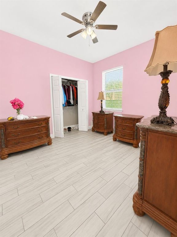 Image 22 of property listing at 4293 W HUMPHREY STREET, Tampa, FL 33614