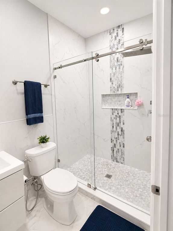 Image 25 of property listing at 4293 W HUMPHREY STREET, Tampa, FL 33614