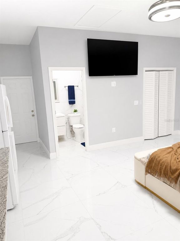 Image 27 of property listing at 4293 W HUMPHREY STREET, Tampa, FL 33614