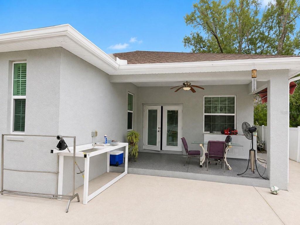 Image 32 of property listing at 4293 W HUMPHREY STREET, Tampa, FL 33614