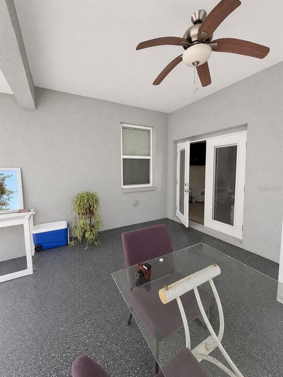 Image 33 of property listing at 4293 W HUMPHREY STREET, Tampa, FL 33614