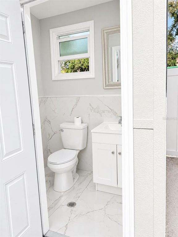Image 35 of property listing at 4293 W HUMPHREY STREET, Tampa, FL 33614