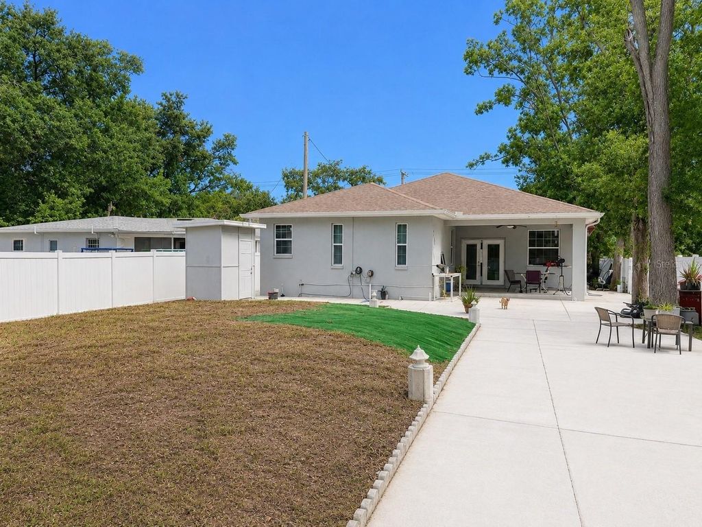Image 36 of property listing at 4293 W HUMPHREY STREET, Tampa, FL 33614