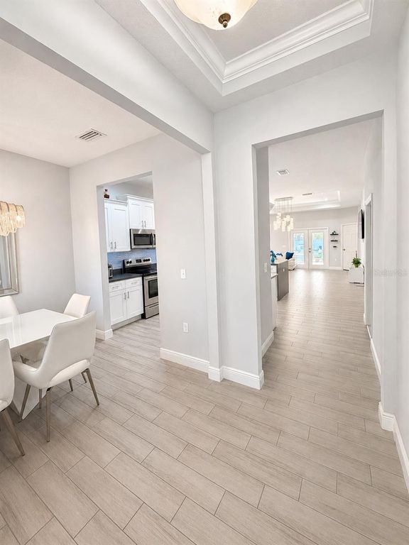 Image 5 of property listing at 4293 W HUMPHREY STREET, Tampa, FL 33614
