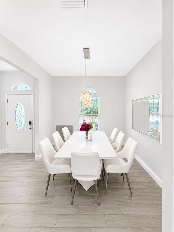 Image 7 of property listing at 4293 W HUMPHREY STREET, Tampa, FL 33614
