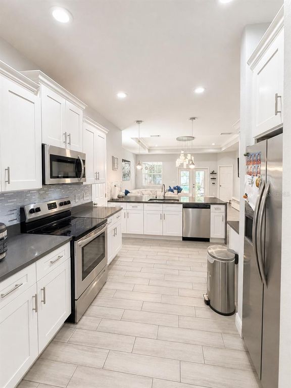 Image 8 of property listing at 4293 W HUMPHREY STREET, Tampa, FL 33614