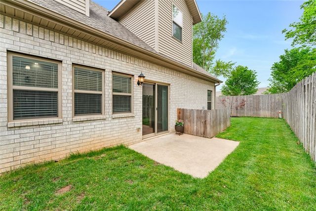 40 E Cydnee Street, Fayetteville, AR 72703