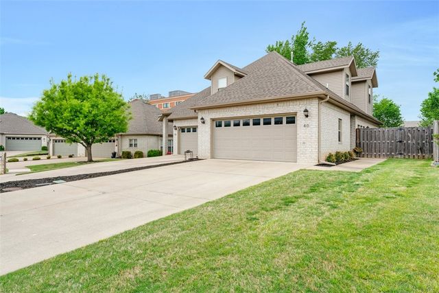 40 E Cydnee Street, Fayetteville, AR 72703