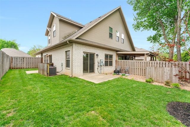 40 E Cydnee Street, Fayetteville, AR 72703