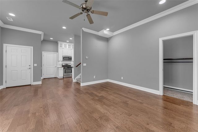 40 E Cydnee Street, Fayetteville, AR 72703