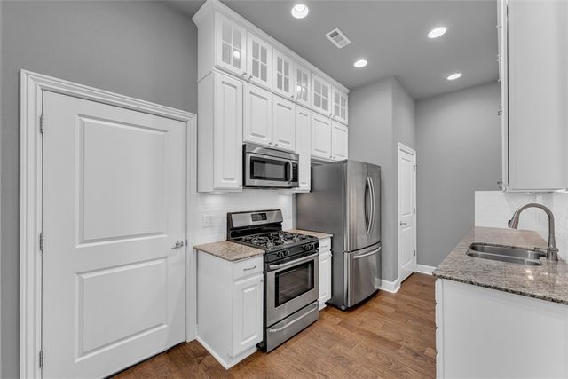 40 E Cydnee Street, Fayetteville, AR 72703