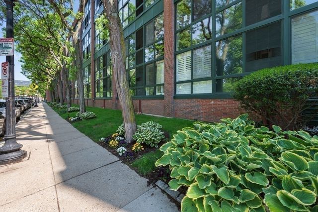 42 Eighth 3315, Boston, MA 02129
