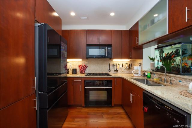 175 Huguenot Street 703, New Rochelle, NY 10801