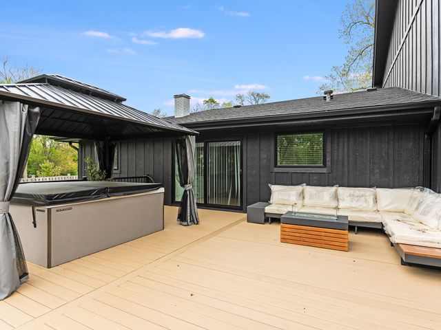 8122 Fairmount Avenue, Downers Grove, IL 60516